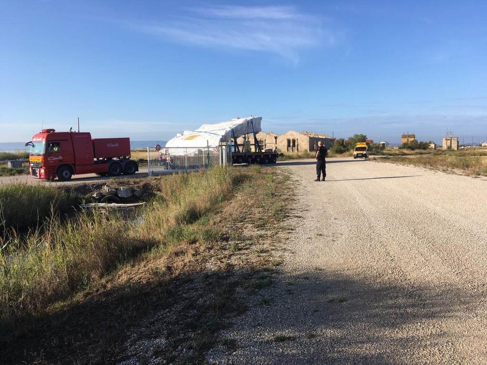 Cryostat top lid segments reach France